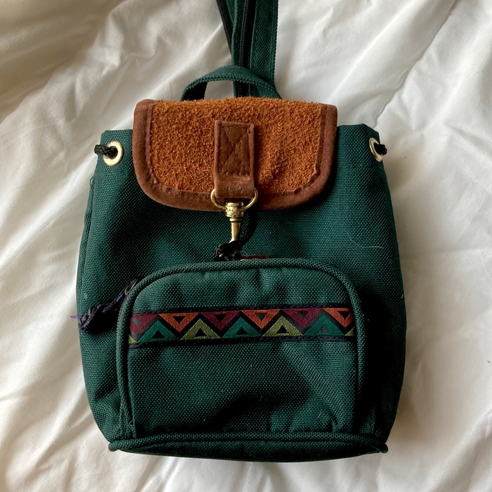 Vintage tiny backpack/purse. From the 90’s, in great condition.